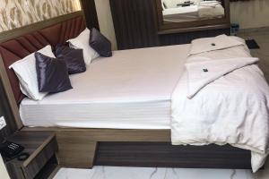 Hotel Grace Lodging & Boarding客房内的一张或多张床位