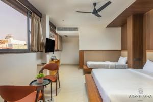 Postel nebo postele na pokoji v ubytování Anantharaa Hotel