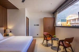 Anantharaa Hotel客房内的一张或多张床位
