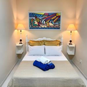 a bedroom with a large bed with two lamps at Pouso 46 - Studios no Santo Antônio Além do Carmo in Salvador