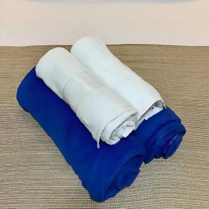 a roll of wrapping tape on a blue blanket at Pouso 46 - Studios no Santo Antônio Além do Carmo in Salvador