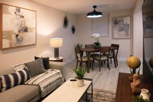 Χώρος καθιστικού στο Shares Loft Luxury Apt - NEW! +28 φωτογραφίες