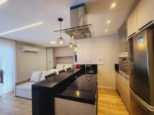 a kitchen with a black counter top in a room at Studio Pomerode in Pomerode