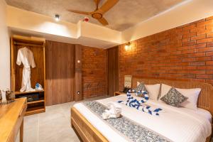 The Foresta Resort ,Mulshi客房内的一张或多张床位
