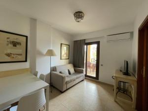 Posezení v ubytování Urbanización Jardines de Isla canela vista jardín By SIT