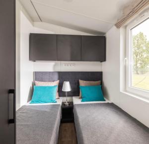 Postel nebo postele na pokoji v ubytování AUSZEIT DAS HOTEL Schweitenkirchen