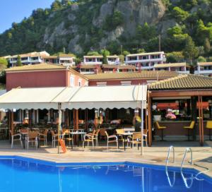 a resort with a swimming pool and a restaurant at MENIGOS RESORT - Διαμέρισμα Αριθμός 168 in Pelekas