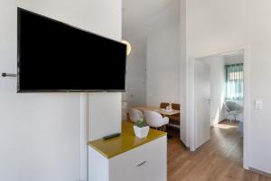 TV in/ali zabaviščno središče v nastanitvi Gästehaus Heimelig