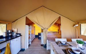 A kitchen or kitchenette at Casa Mobile - Cisano San Vito ****
