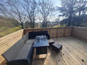 Balkón nebo terasa v ubytování Ferienhaus am Waldrand auf der "Gübyer Alm"