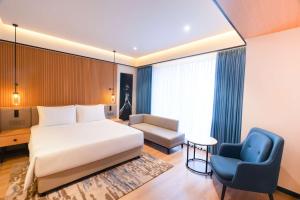 Radisson Hotel Prayagraj客房内的一张或多张床位