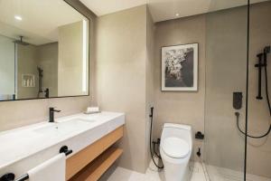 Radisson Hotel Prayagraj的一间浴室