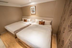 Postel nebo postele na pokoji v ubytování Golden Stone Hotel