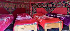 Fotografie z fotogalerie ubytování Altun Fatima yurtcamp v destinaci Song-Kul