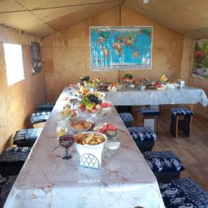Fotografie z fotogalerie ubytování Altun Fatima yurtcamp v destinaci Song-Kul