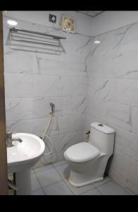 Koupelna v ubytování Hotel Adya Classsic
