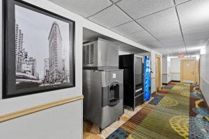 TV a/nebo společenská místnost v ubytování Executive Inn - Fort Lee