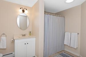 Ένα μπάνιο στο Downtown Middlebury River House +10 φωτογραφίες