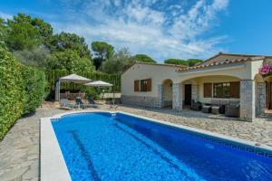 a villa with a swimming pool and a house at Villa Molino piscina BBQ in Calonge