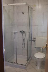 Koupelna v ubytování Artena Hotel