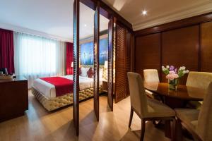Una cama o camas en una habitación de Best Western Plus Doha