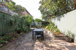 Κήπος έξω από το Newtown Terrace House Oasis