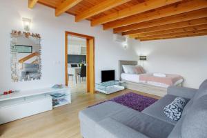 a living room with a bed and a couch at Refugio Da Xamusca in São Vicente