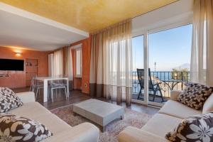 Μια τηλεόραση ή/και κέντρο ψυχαγωγίας στο New Charming Bianca Brenzone