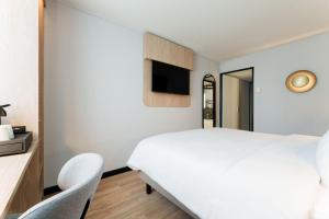 Postel nebo postele na pokoji v ubytování Campanile Paris Ouest - Nanterre - La Défense