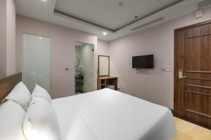 TV a/nebo společenská místnost v ubytování Nature Hanoi Hotel