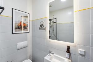Ένα μπάνιο στο Simply Cozy by Simple Pleasures Apartments, Kaßberg, Messenähe, Highspeed WLAN