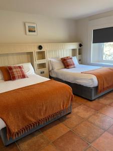 Letto o letti in una camera di The Lodge Doolin