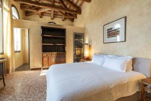 a bedroom with a large white bed in a room at Palazzo Remer - luxury apartments - by Bricola Apartments in Venice