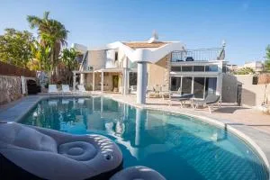 Villa Yuka- Luxurious Villa