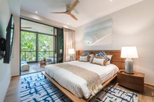 Postel nebo postele na pokoji v ubytování Bang Tao Beach Zenith Large Loft - 100m to Beach