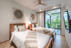 Postel nebo postele na pokoji v ubytování Bang Tao Beach Zenith Large Loft - 100m to Beach