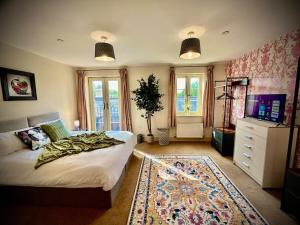 a bedroom with a large bed and a rug at 5 Bedroom House- Contractors, Crew, Group, Family in Colchester