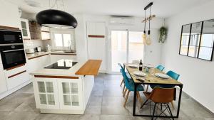 Kuchyň nebo kuchyňský kout v ubytování Sant Vicent 10 Old Town apt