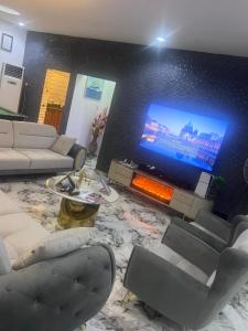 TV a/nebo společenská místnost v ubytování BrightstarCave