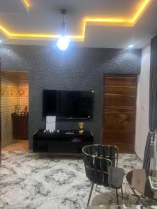 TV a/nebo společenská místnost v ubytování BrightstarCave