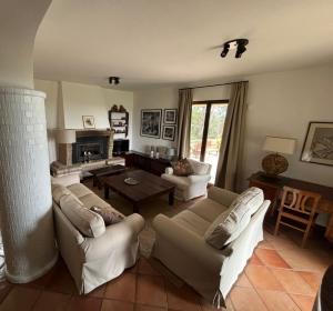 Η κουζίνα ή μικρή κουζίνα στο Charming Villa with Panoramic Pool by Host Hero