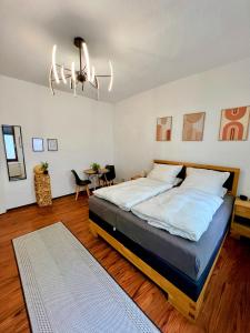 Postel nebo postele na pokoji v ubytování Sahara Hosting Apartments Nürnberg City Room 3