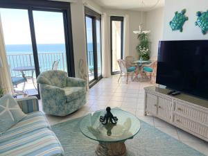 TV/trung tâm giải trí tại Phoenix East 1205 condo