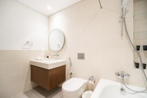 Een badkamer bij Beachfront, Perfect sea view, Private beach access, 2-BDR