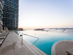 Het zwembad bij of vlak bij Beachfront, Perfect sea view, Private beach access, 2-BDR