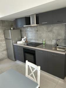 Dapur atau dapur kecil di LEMON SUITES APARTMENTS