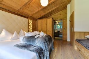Posteľ alebo postele v izbe v ubytovaní Chaletresort Lech + 37 fotografií