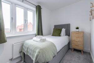 Ένα ή περισσότερα κρεβάτια σε δωμάτιο στο 2-Bed Home in Quiet Neighborhood with Parking & Wifi