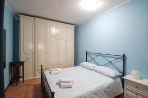 Ένα ή περισσότερα κρεβάτια σε δωμάτιο στο Elegante appartamento - 10min Lago di Bracciano