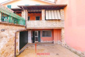 Το κτήριο όπου στεγάζεται  το διαμέρισμα